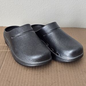 OOfos Slip on Mule Men 6 Women 8 Clogs Eu 39 Silver UNISEX